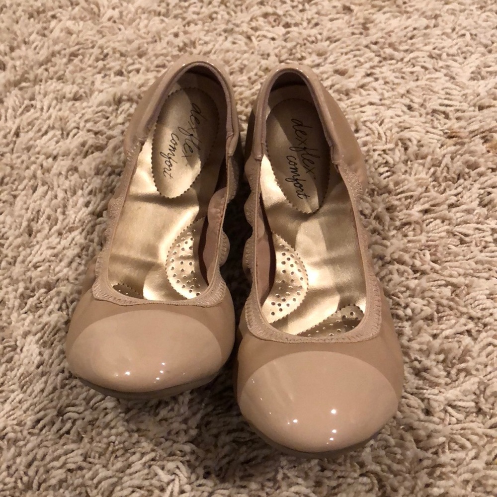 Never worn nude flats